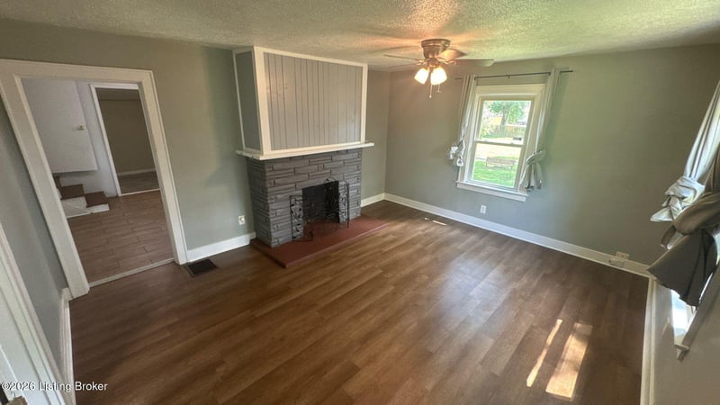 6901 Waller Ln, Louisville, KY 40258