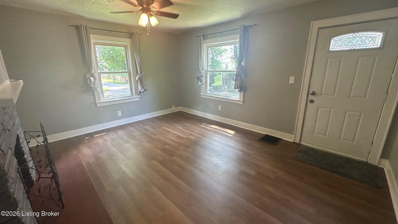 6901 Waller Ln, Louisville, KY 40258