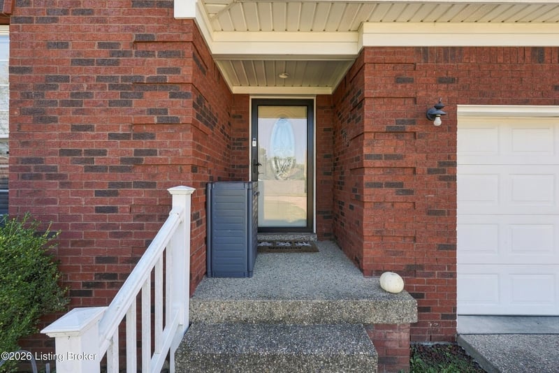 6902 Barbrook Rd, Louisville, KY 40258