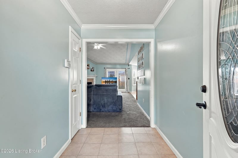 6902 Barbrook Rd, Louisville, KY 40258