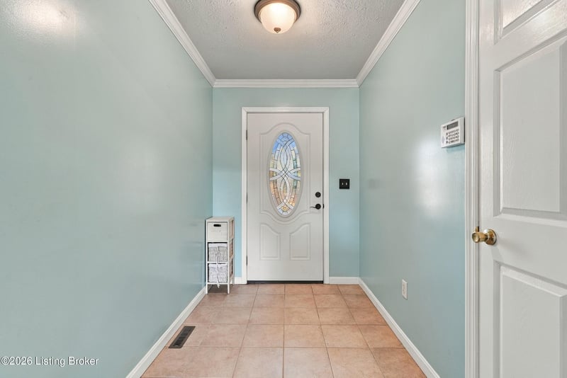 6902 Barbrook Rd, Louisville, KY 40258