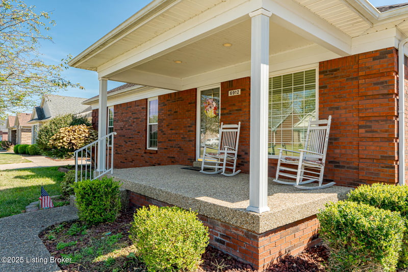 6912 Day Break Ct, Louisville, KY 40272