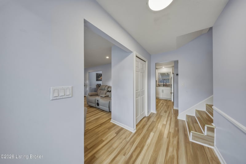6913 Bellcrest Ct, Louisville, KY 40291