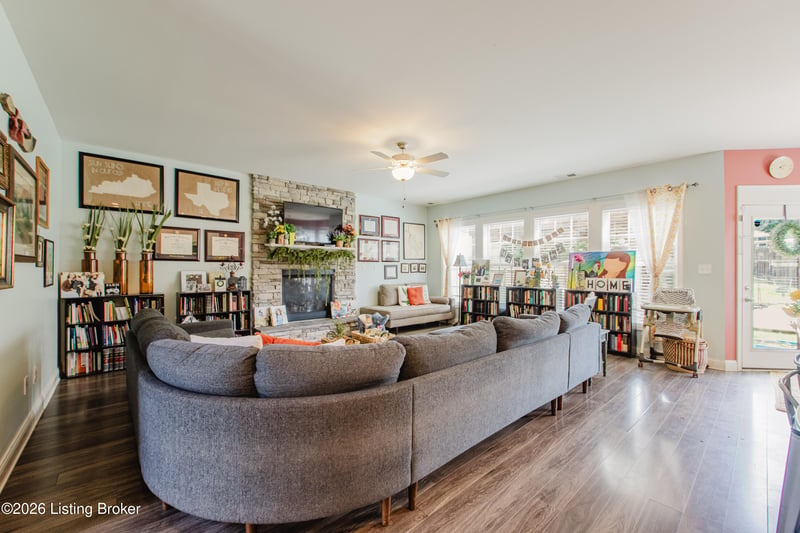 6913 Franklin Farmer Way, Louisville, KY 40229