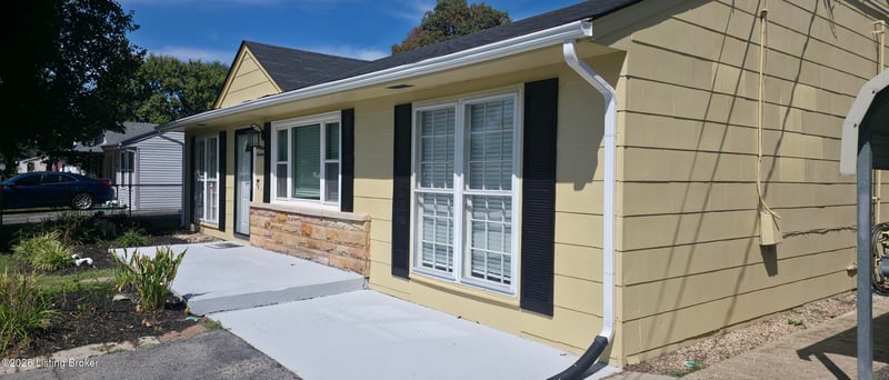 6913 Watson Ln, Louisville, KY 40272