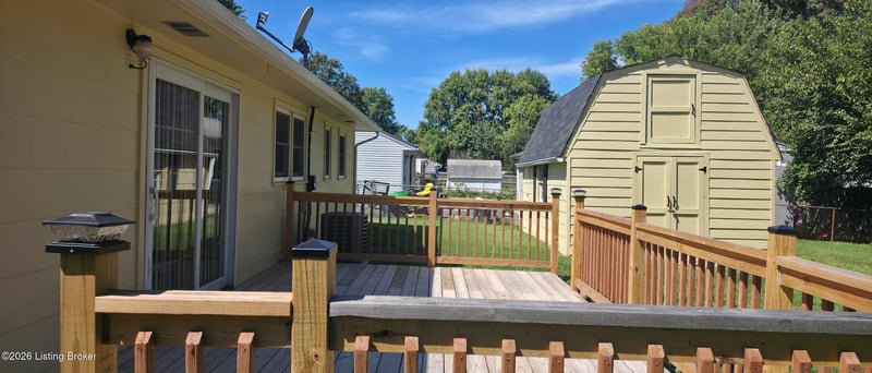 6913 Watson Ln, Louisville, KY 40272