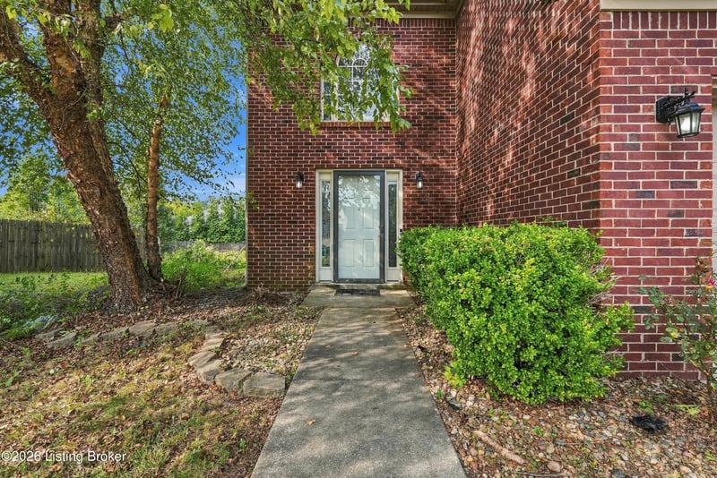 6919 Walnut Farm Dr, Louisville, KY 40229