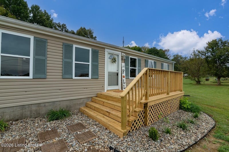 697 Rineyville Big Springs Rd, Radcliff, KY 40160