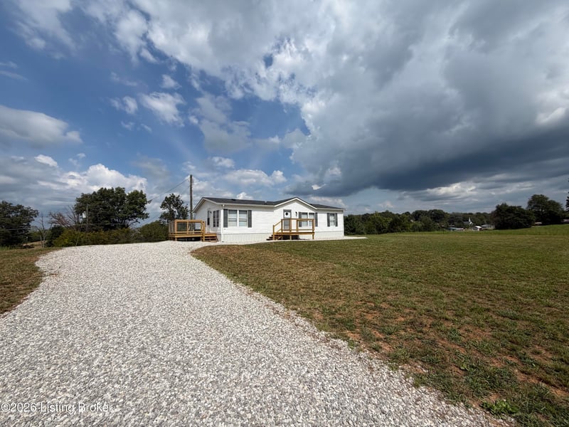 70 Youngstown St, Hardyville, KY 42746