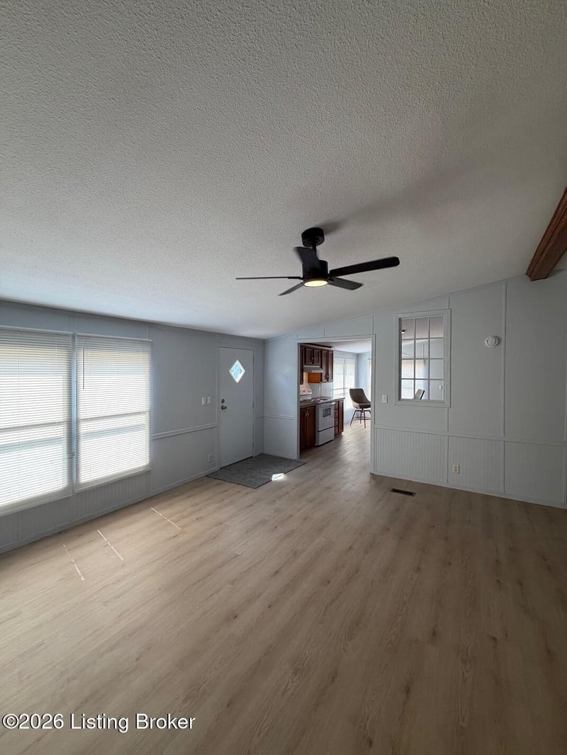 70 Youngstown St, Hardyville, KY 42746