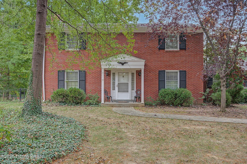 700 Hickory Ln, Anchorage, KY 40223