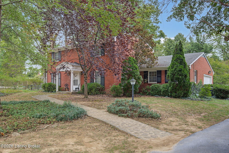 700 Hickory Ln, Anchorage, KY 40223