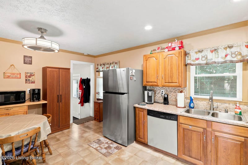 7000 Cochise Ct, Louisville, KY 40258