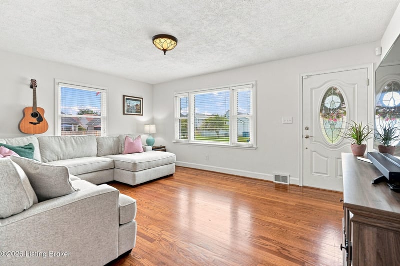 7001 Ridge Farm Ct, Louisville, KY 40291