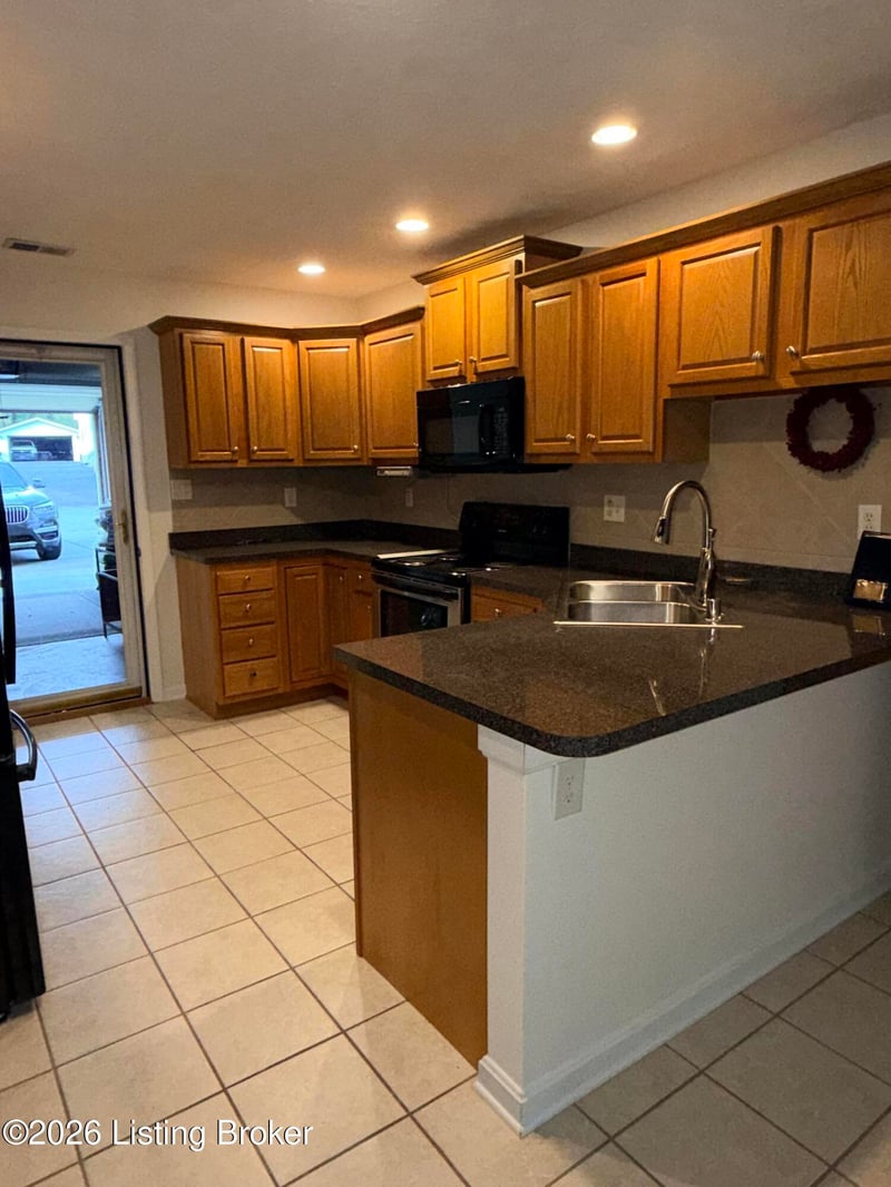 7002 Janes Farm Dr, Louisville, KY 40228