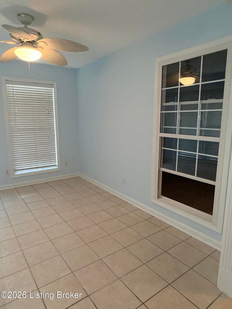 7002 Janes Farm Dr, Louisville, KY 40228
