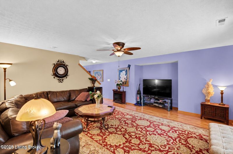 7005 Osprey Ridge Dr, Louisville, KY 40228