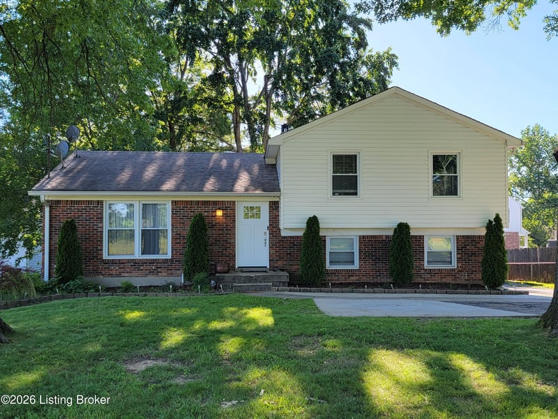 7008 S Watterson Trl, Louisville, KY 40291