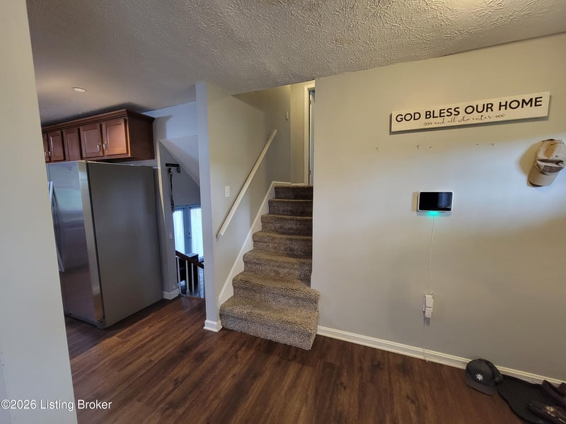 7008 S Watterson Trl, Louisville, KY 40291
