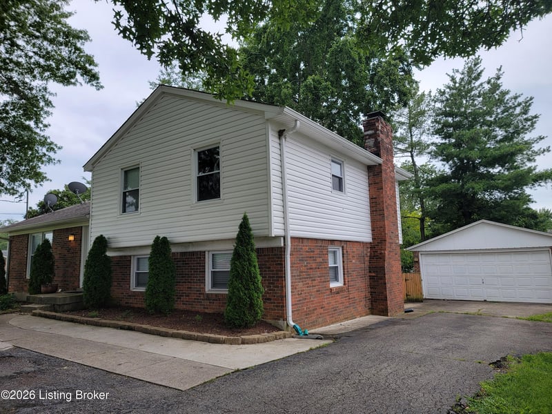 7008 S Watterson Trl, Louisville, KY 40291