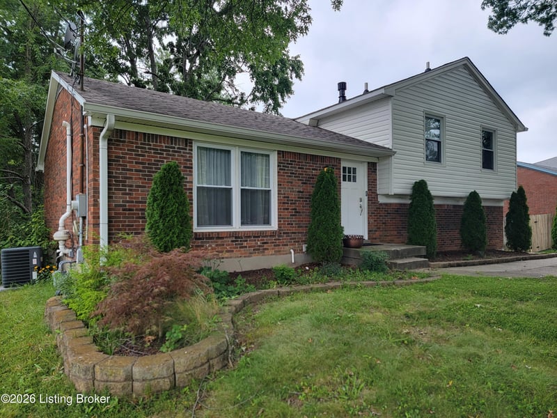 7008 S Watterson Trl, Louisville, KY 40291