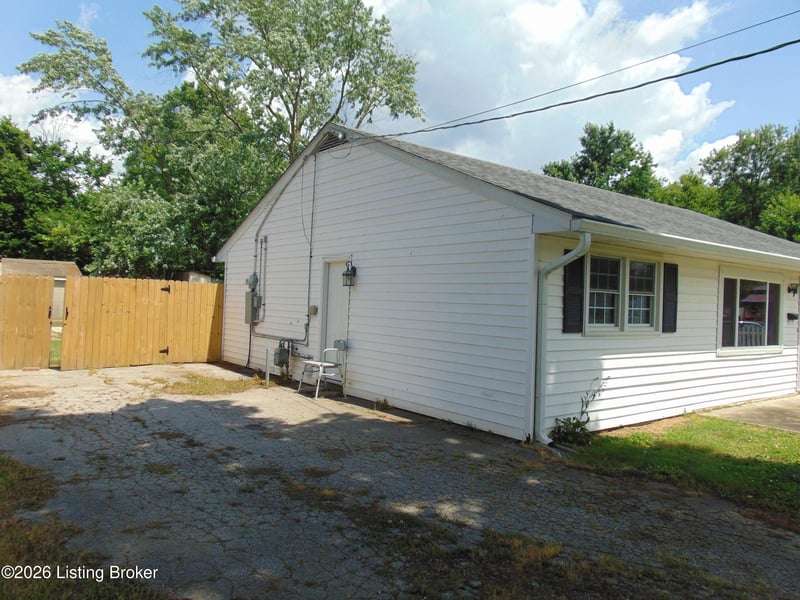 7009 Rainbow Dr, Louisville, KY 40272