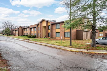 7010 Wildwood Cir #APT 65, Louisville, KY 40291