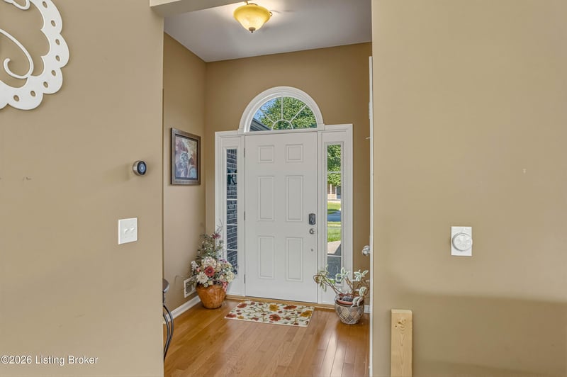 7011 Hollow Oaks Dr, Louisville, KY 40291