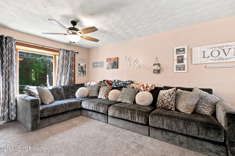 7013 Ashby Ln, Louisville, KY 40272