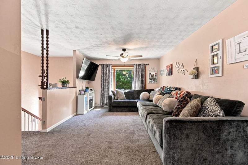 7013 Ashby Ln, Louisville, KY 40272