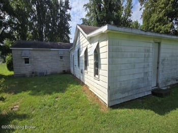 7015 Clinton Rd, Paducah, KY 42001