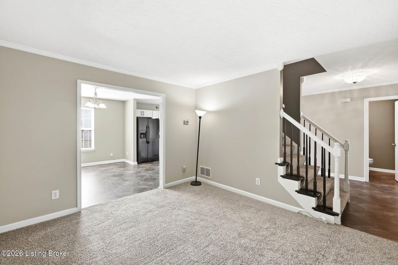 7022 Black Walnut Cir, Louisville, KY 40229