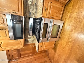 703 Foxgate Rd, Louisville, KY 40223