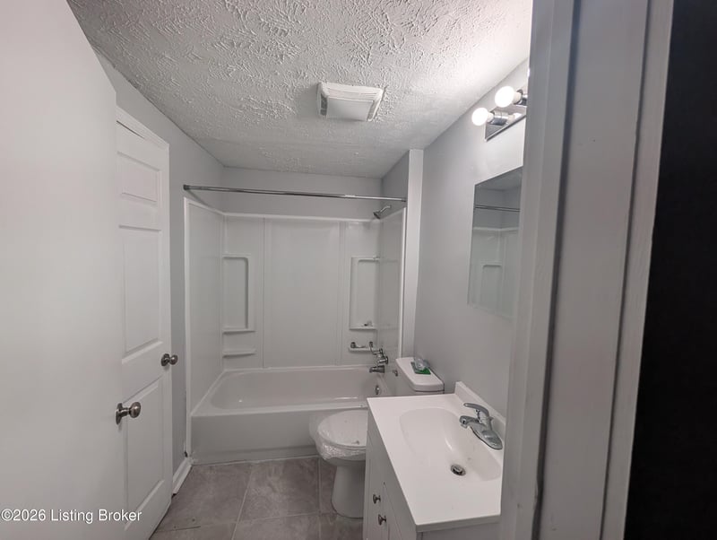 705 Iowa Ave, Louisville, KY 40208