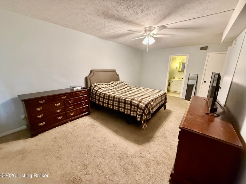 7074 Wildwood Cir #APT 164, Louisville, KY 40291