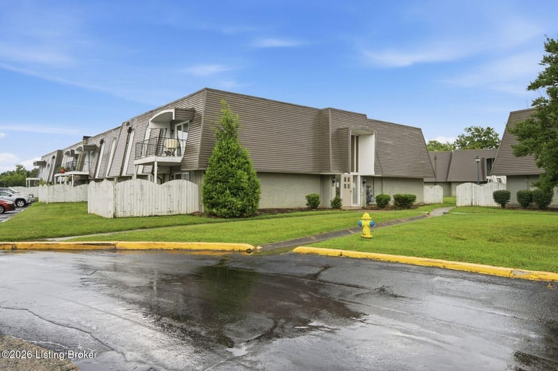 708 La Fontenay Ct, Louisville, KY 40223