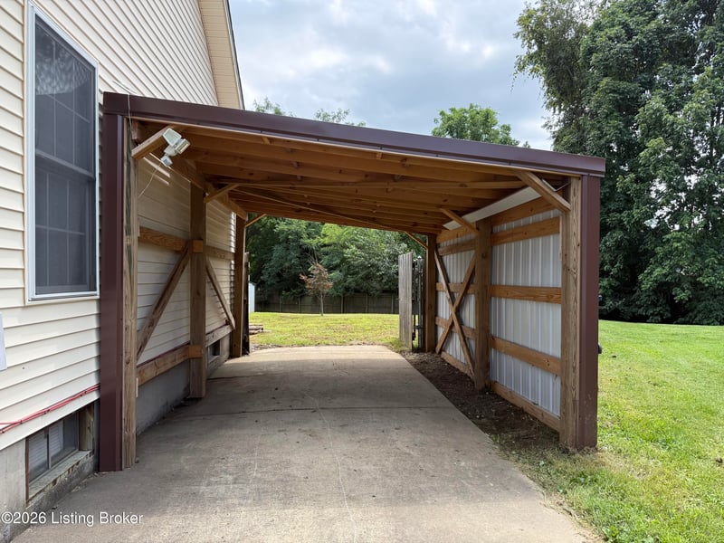 7102 Brook Garden Pl, Louisville, KY 40258