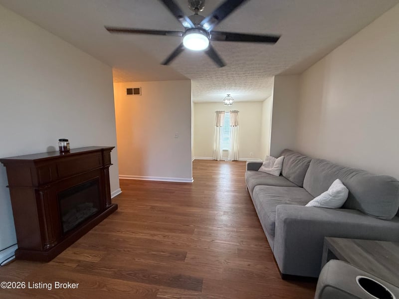 7102 Brook Garden Pl, Louisville, KY 40258