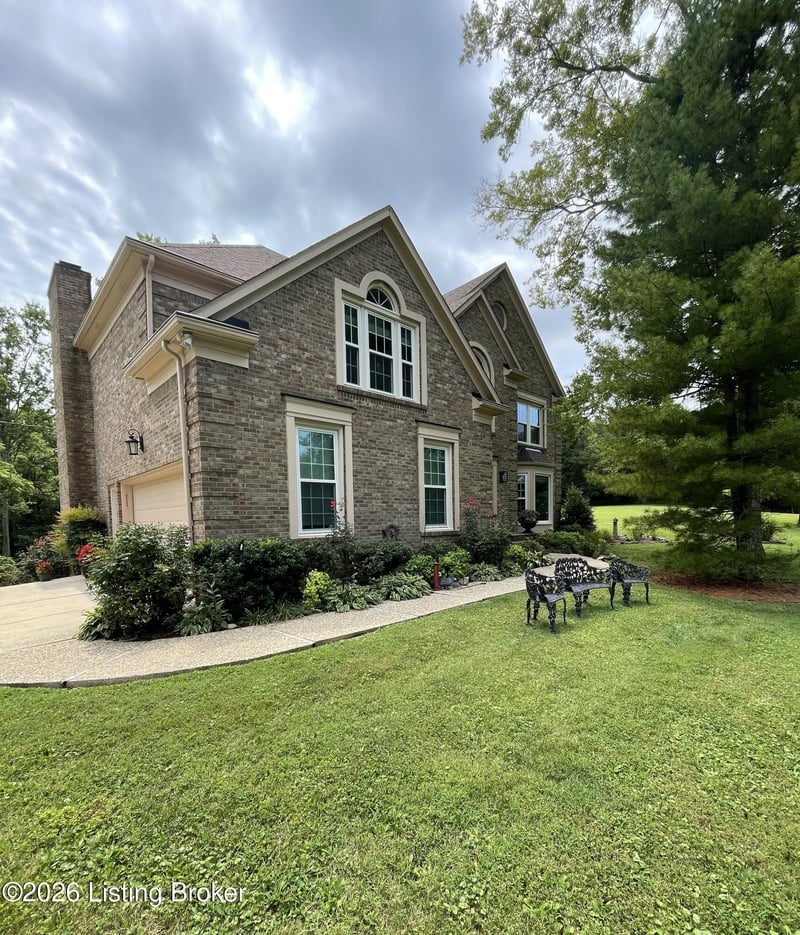 7102 Old Heady Rd, Louisville, KY 40299