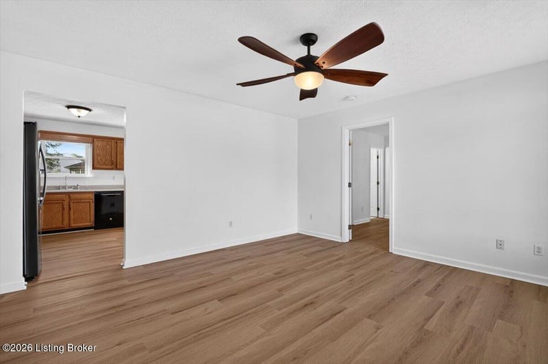 7102 River Field Dr, Louisville, KY 40258