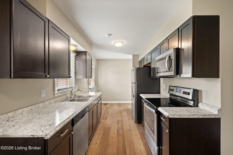 7106 Sunny Vale Way, Louisville, KY 40272