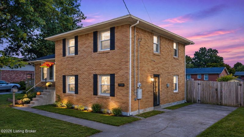 7109 Sun Valley Dr, Louisville, KY 40272
