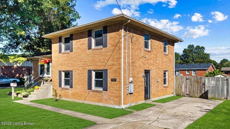 7109 Sun Valley Dr, Louisville, KY 40272