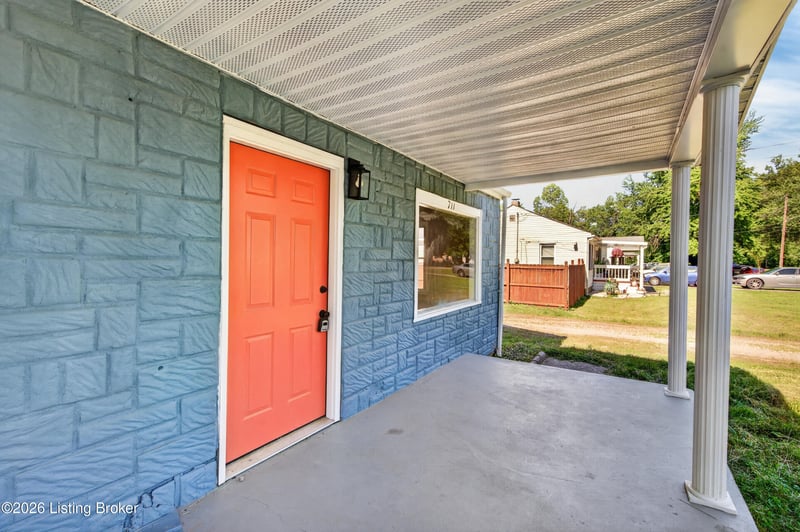 711 Shaffer Rd, Louisville, KY 40118