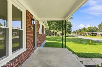 7110 Uranus Dr, Louisville, KY 40258