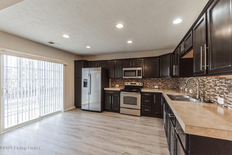 7112 Blue Stream Ct, Louisville, KY 40258