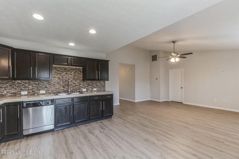 7112 Blue Stream Ct, Louisville, KY 40258