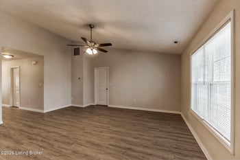 7112 Blue Stream Ct, Louisville, KY 40258