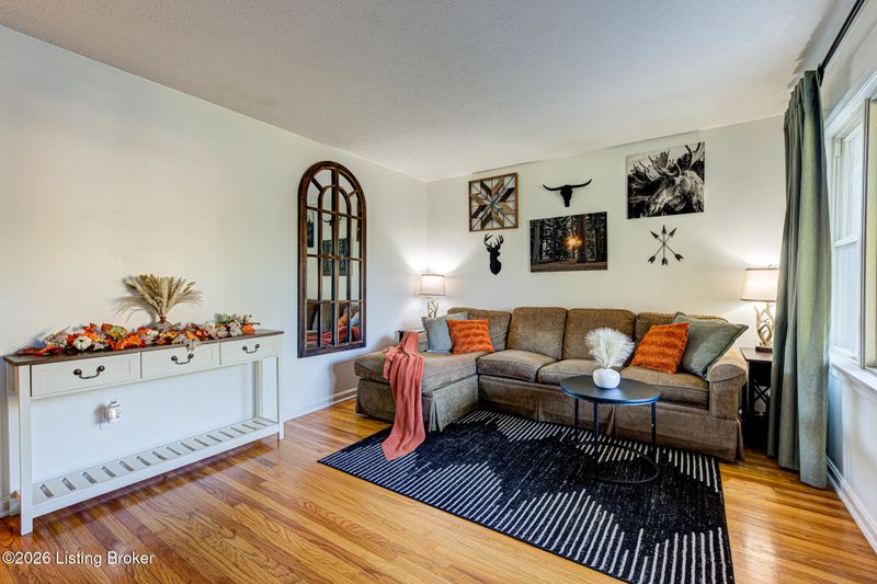 7118 Uranus Dr, Louisville, KY 40258