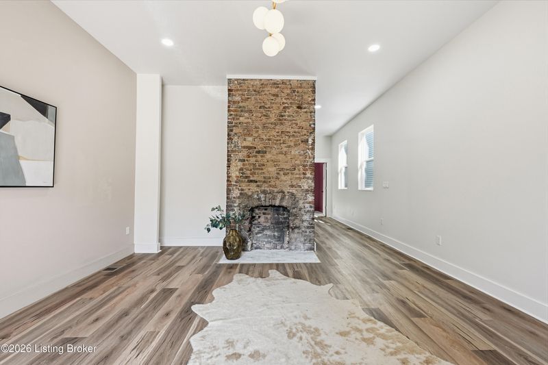 715 E Oak St, Louisville, KY 40203
